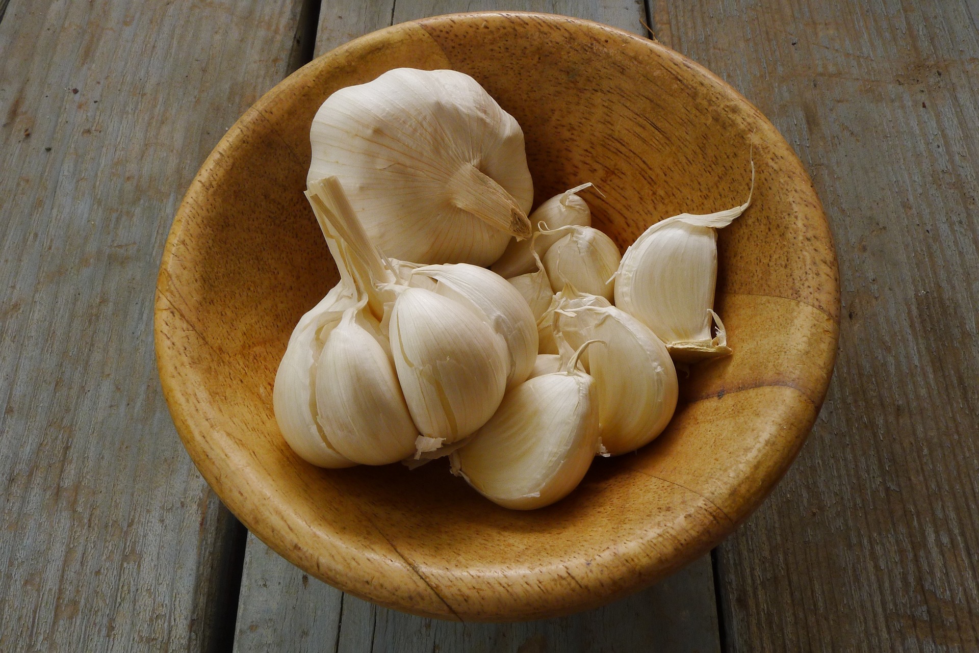 This image has an empty alt attribute; its file name is garlic-1374329_1920.jpg